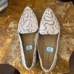 Women’s SIZE 12 WIDE SNAKE PRINT